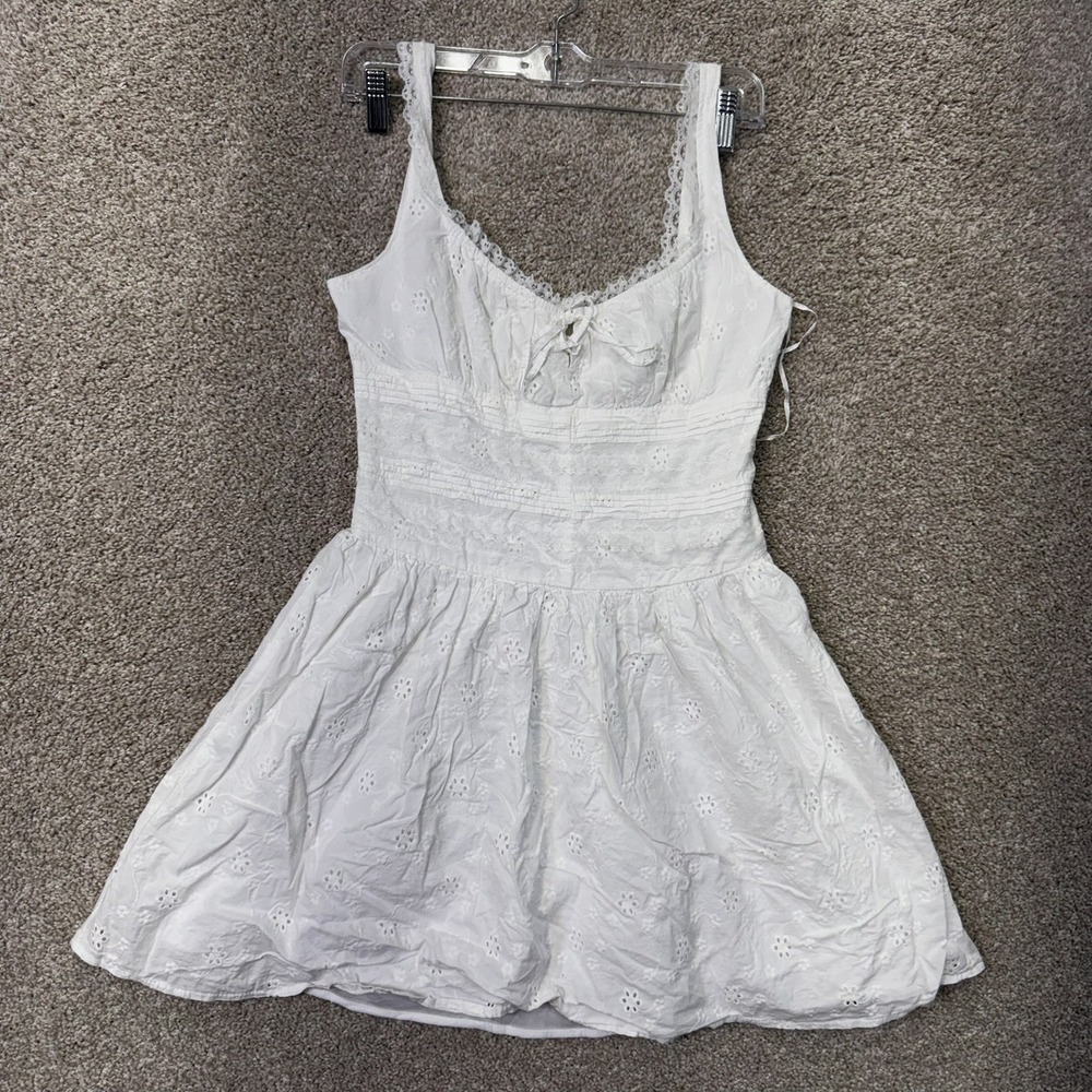 Aeropostale Dress Womens M Eyelet Lace Trim Mini White Smocked Back EUC